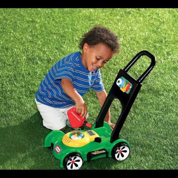LITTLE TIKES LAWN MOWER - Picture 4 of 8